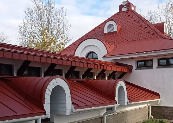 Монтаж фальцевой арочной крыши