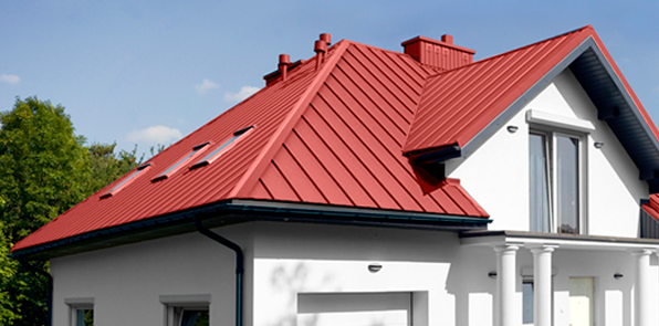 Современное промышленное здание с фасадами из фальцевого кровля