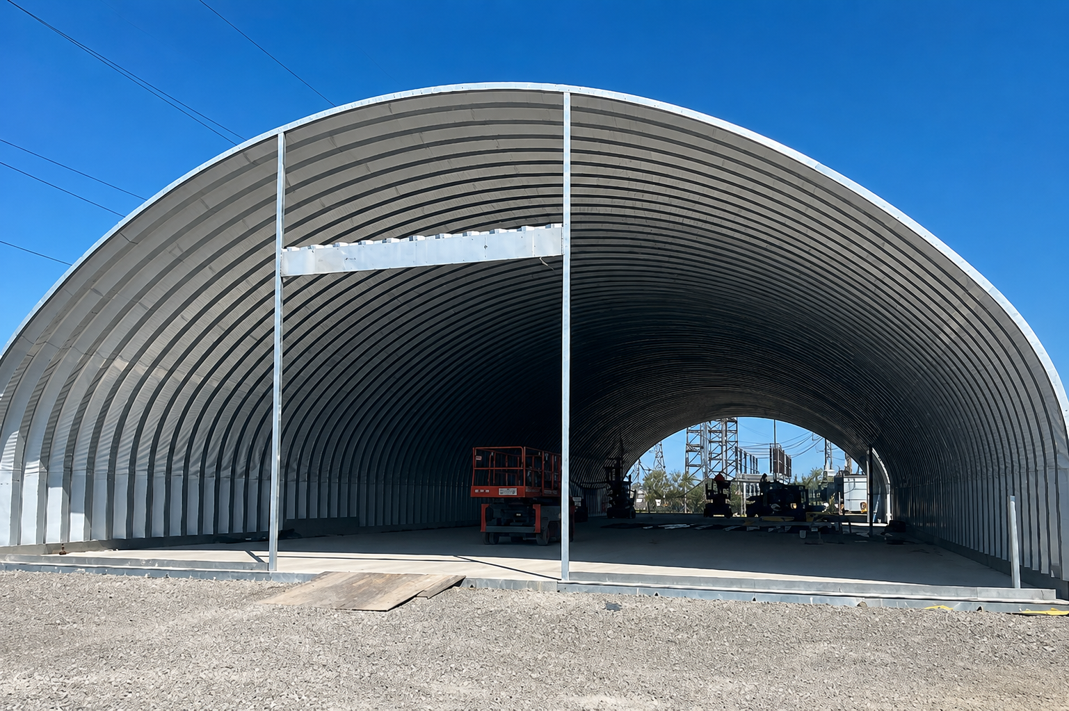 Установка арочного профлиста НС35ПГ на каркас