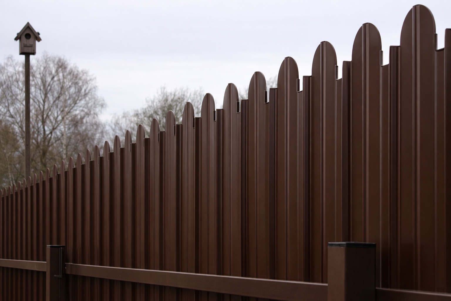 Ограждение коммерческого объекта из профнастила